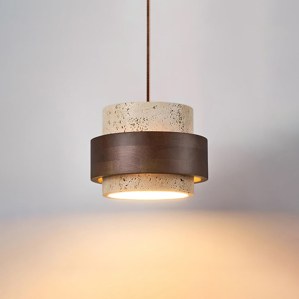 Aurelianovo travertinové závěsné svítidlo s více hlavicemi a ořechovým dřevěným prstencem