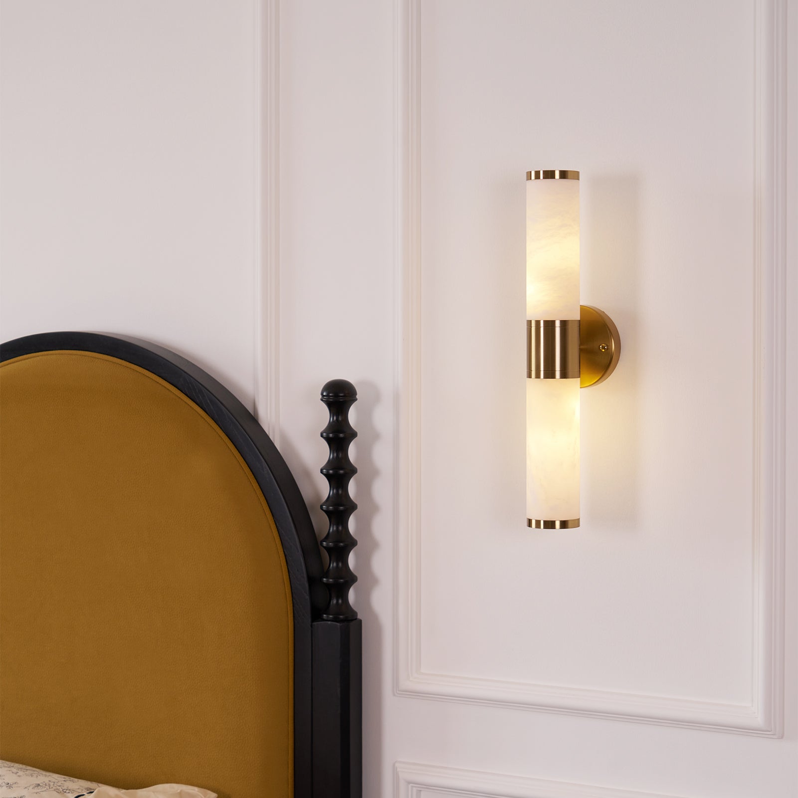 Kaia Minimalist Alabaster Wall Lamp | Fioriscas