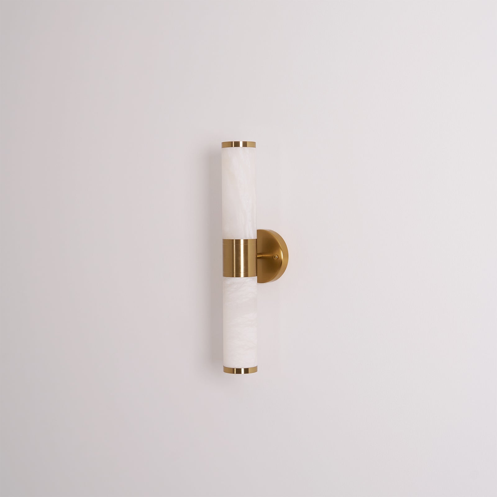 Kaia Minimalist Alabaster Wall Lamp | Fioriscas