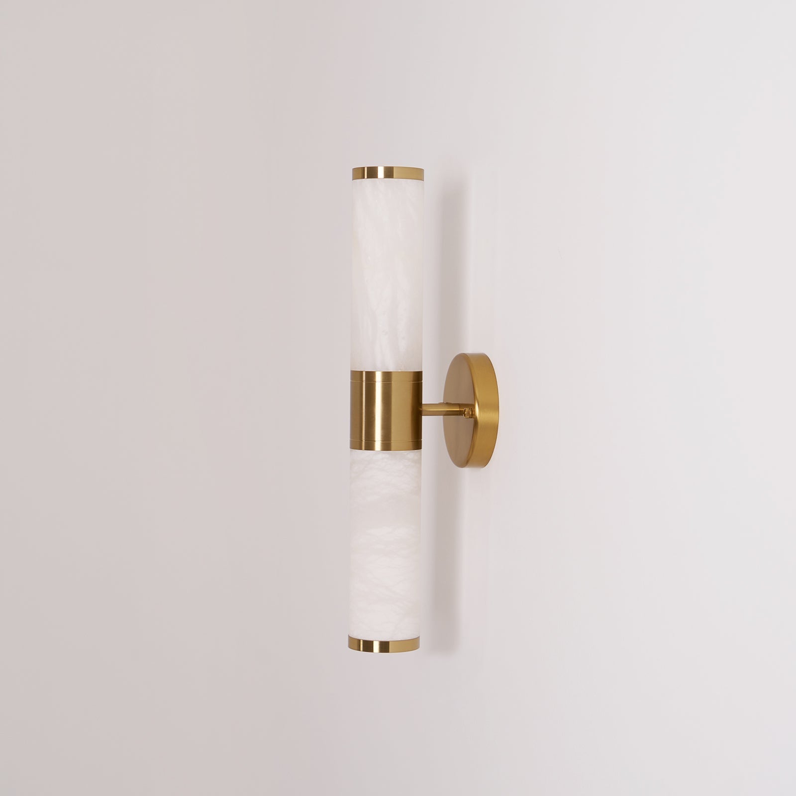 Kaia Minimalist Alabaster Wall Lamp | Fioriscas