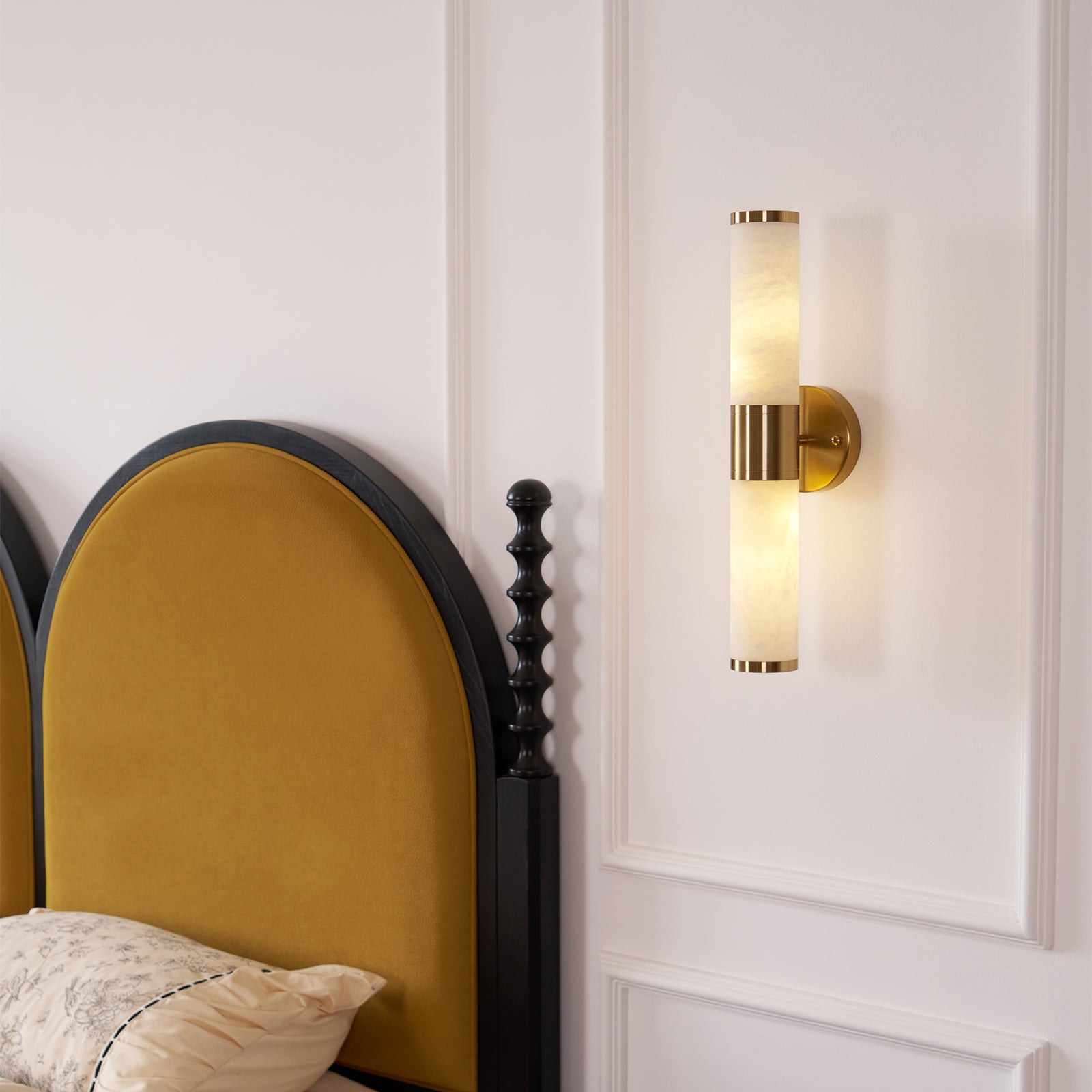 Kaia Minimalist Alabaster Wall Lamp | Fioriscas