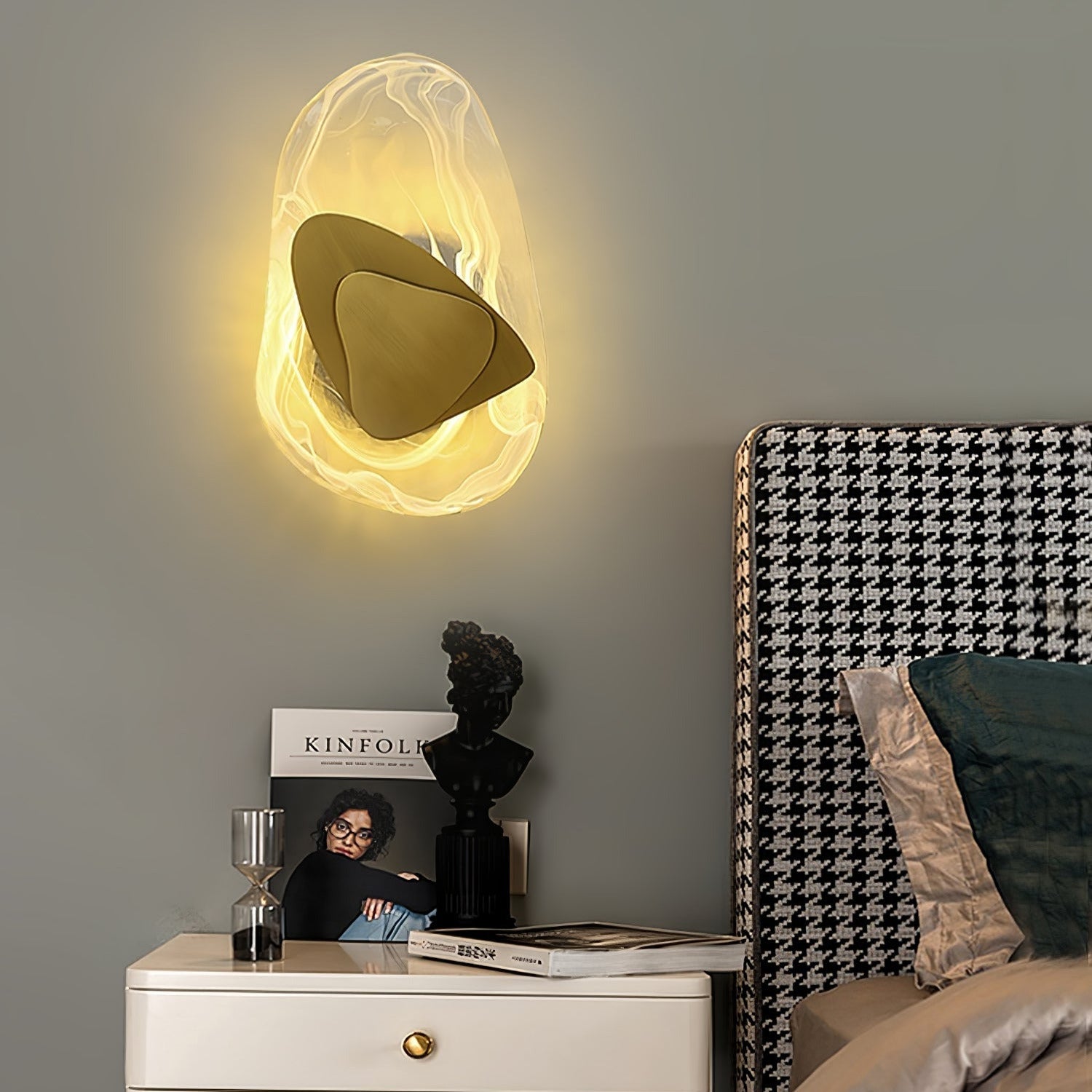 Beatrice Artistic Black Glass Wall Lamp | Fioriscas