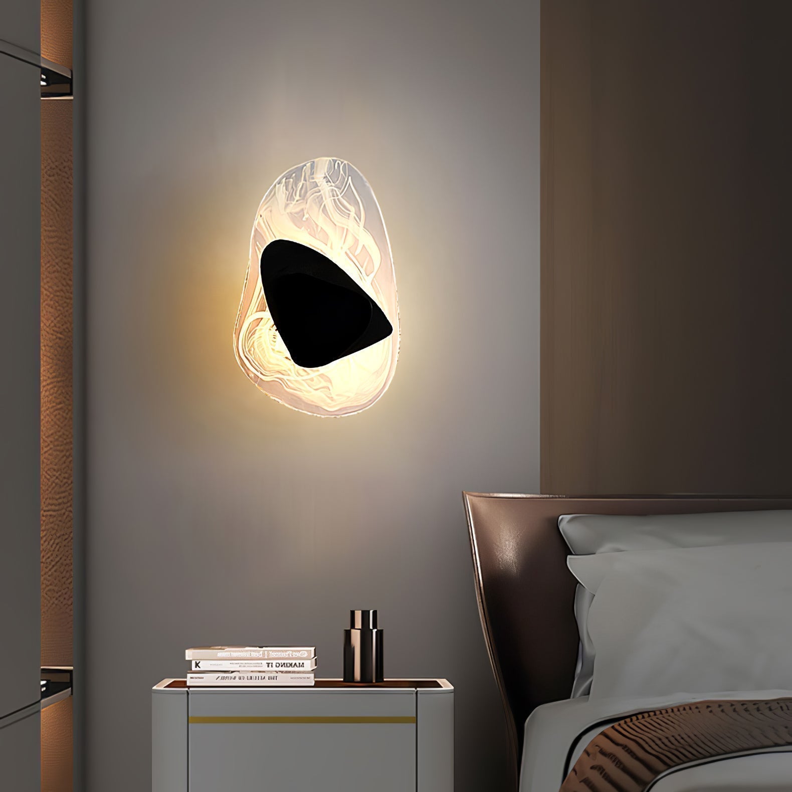Beatrice Artistic Black Glass Wall Lamp | Fioriscas