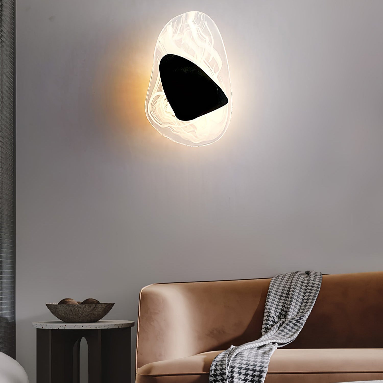 Beatrice Artistic Black Glass Wall Lamp | Fioriscas