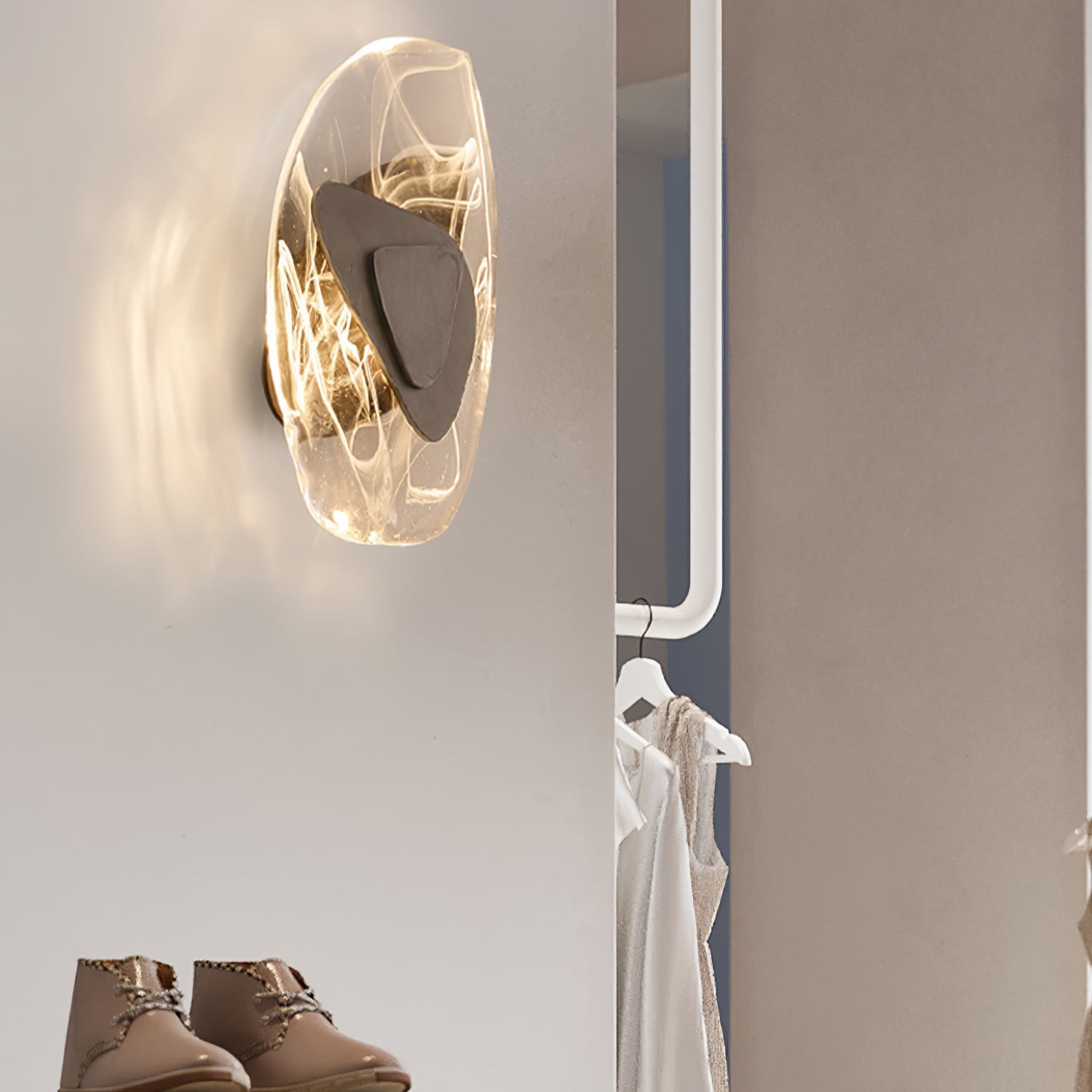 Beatrice Artistic Black Glass Wall Lamp | Fioriscas