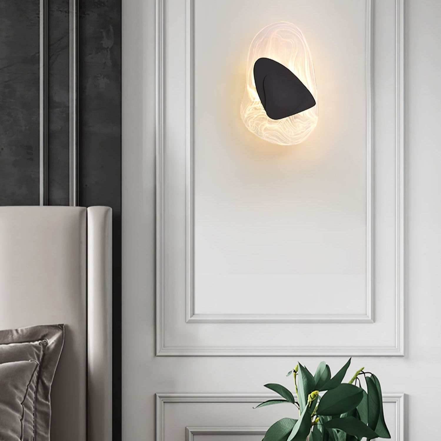 Beatrice Artistic Black Glass Wall Lamp | Fioriscas