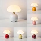 Lampă de masă tip ciupercă Lyvara, din ceramică crem, în stil Bauhaus