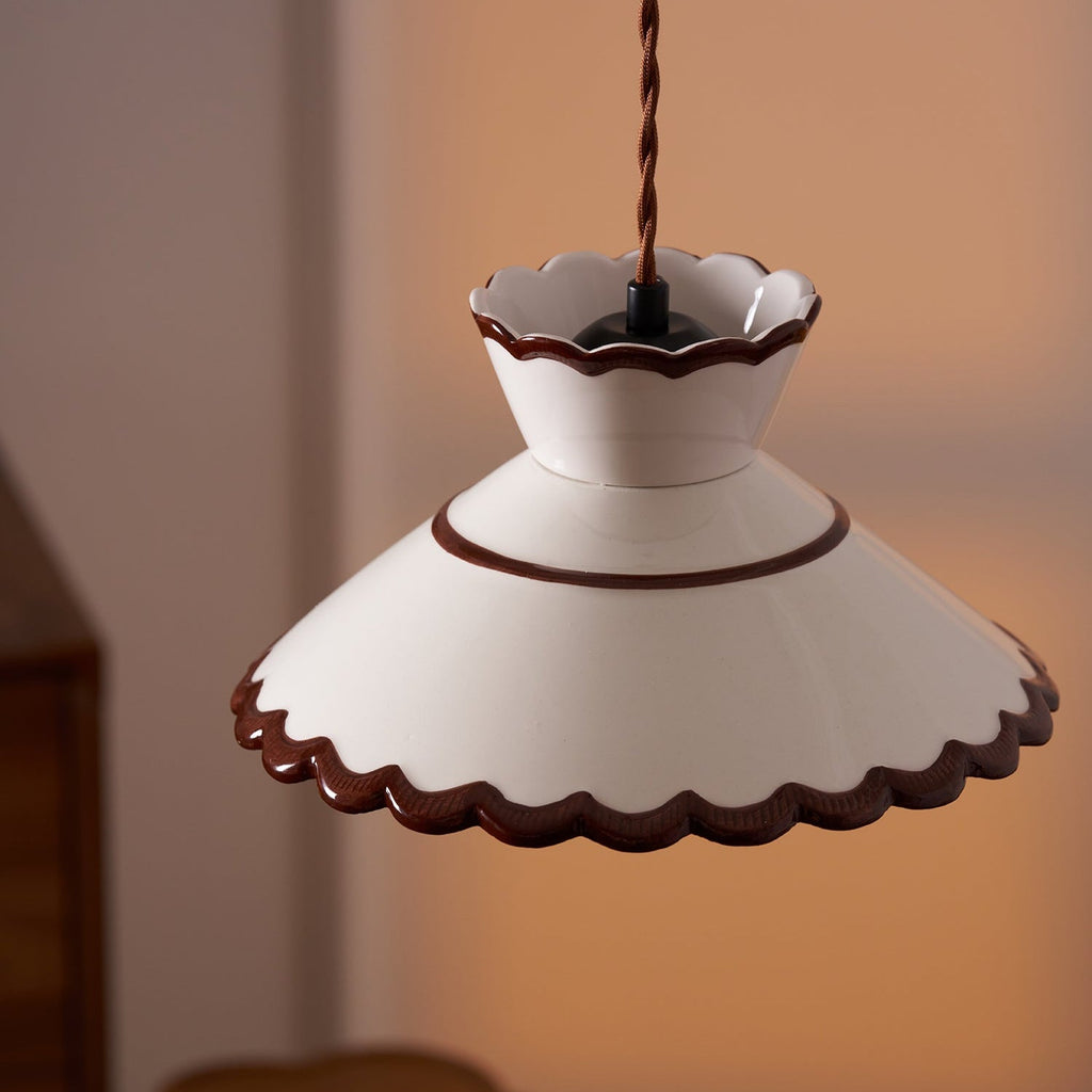 Candeeiro pendente, abat-jour de cerâmica recortado em creme e castanho, estilo vintage para cozinha