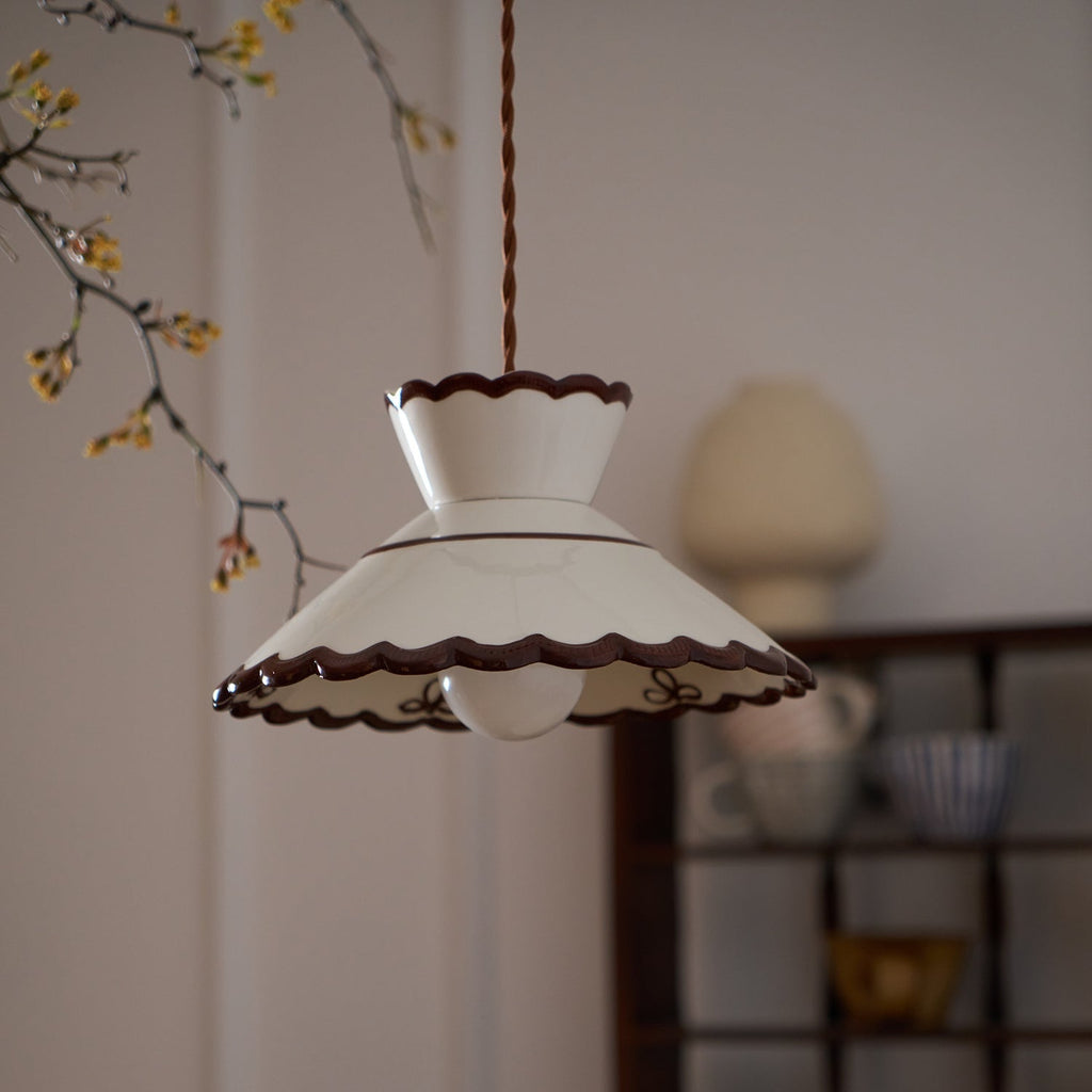 Candeeiro pendente, abat-jour de cerâmica recortado em creme e castanho, estilo vintage para cozinha