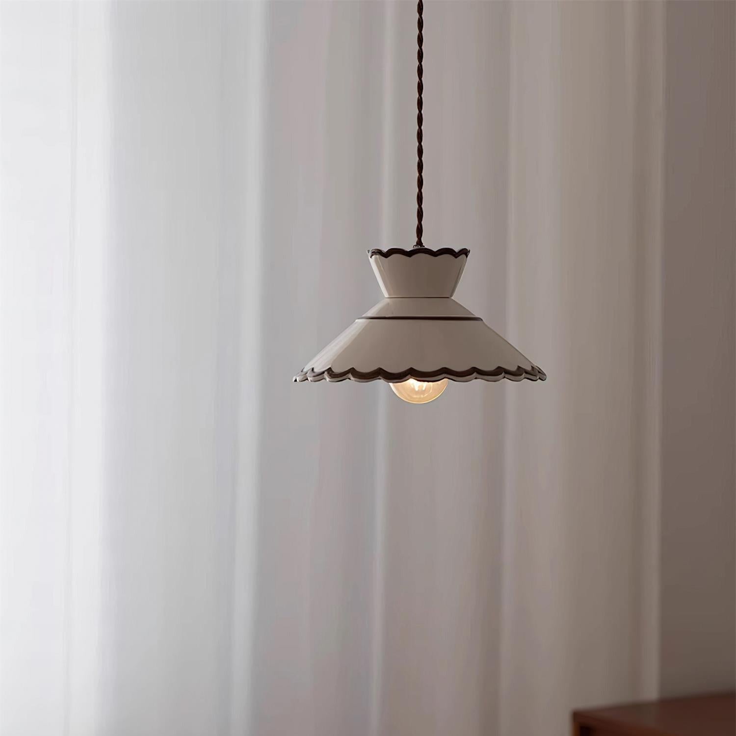 Candeeiro pendente, abat-jour de cerâmica recortado em creme e castanho, estilo vintage para cozinha