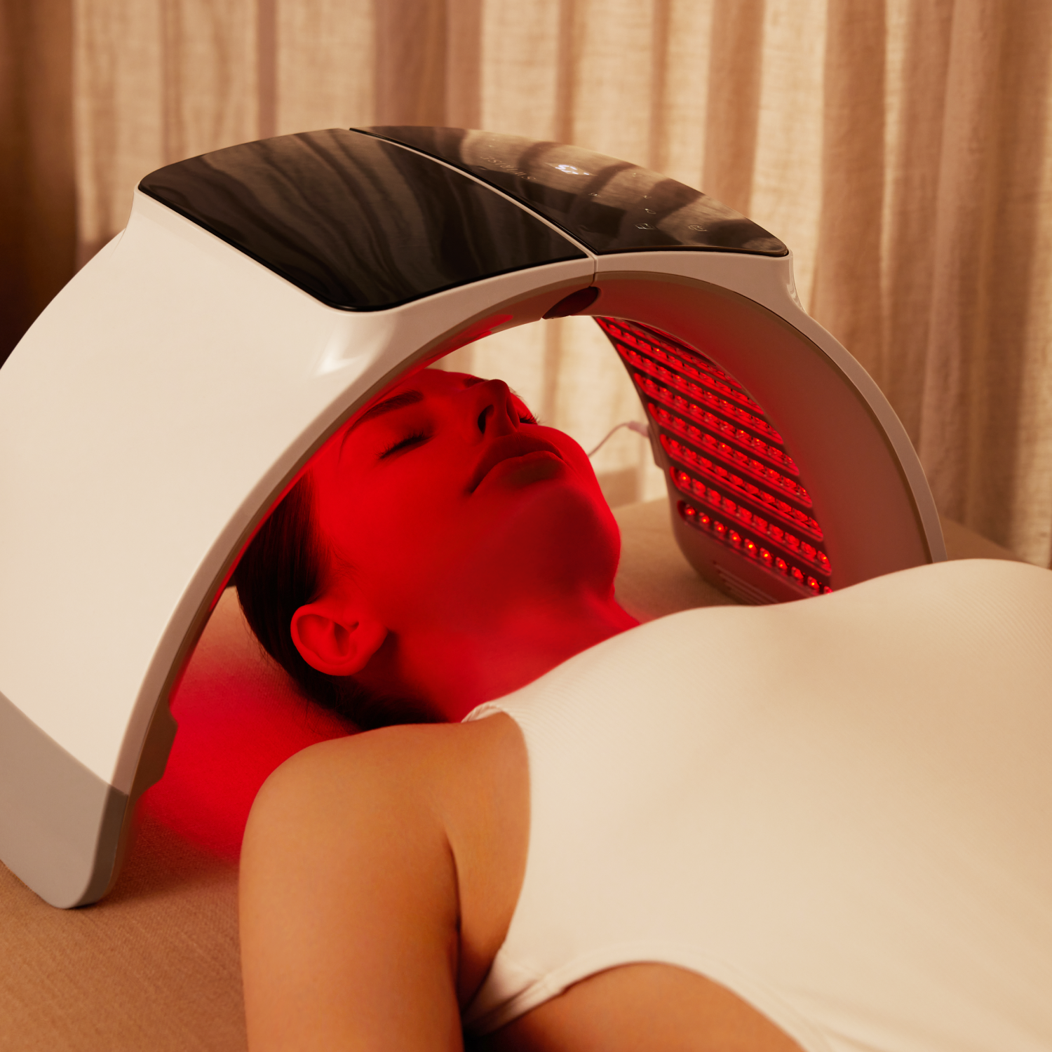 LED-huidtherapieapparaat met zeven golflengten voor het gezicht en lichaam