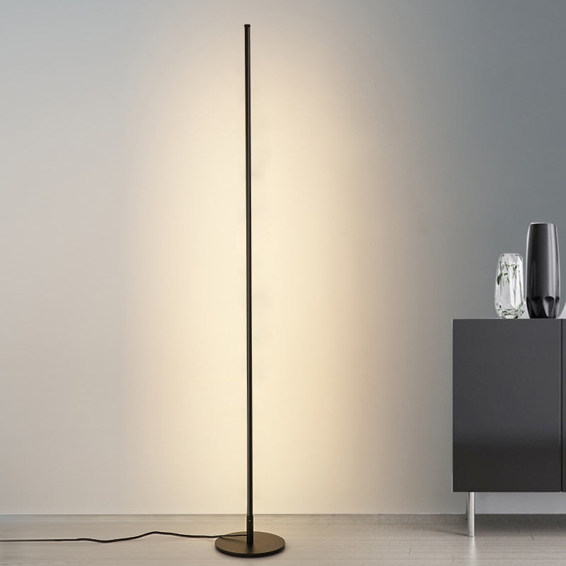 Lampadar LED subțire din aluminiu, cu moduri de iluminare caldă, albă și reglabilă a intensității