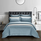 Parure de housse de couette LyraSilk en coton égyptien avec rayures décoratives