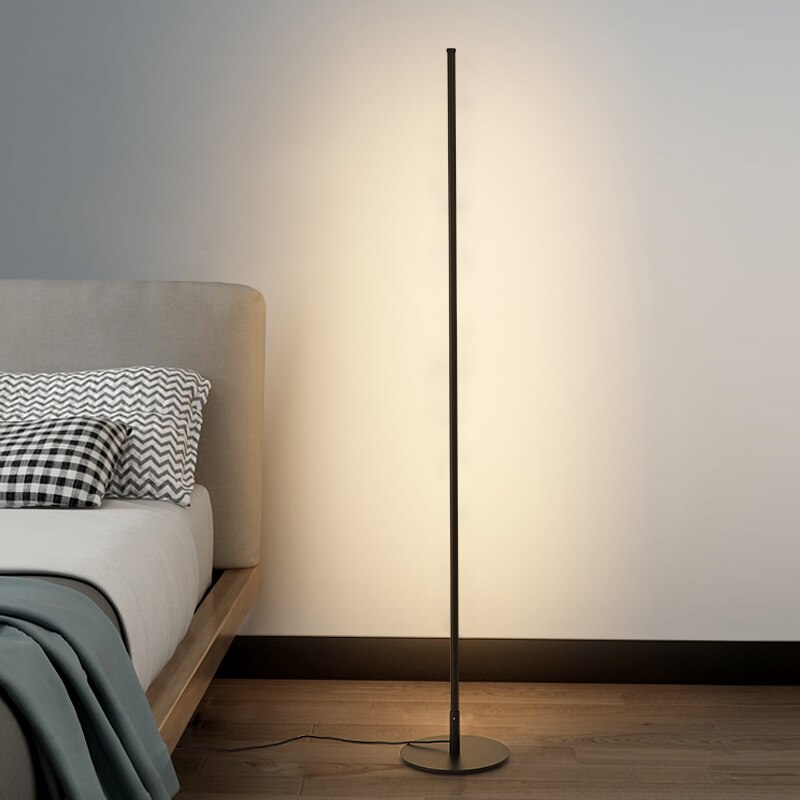 Lampadar LED subțire din aluminiu, cu moduri de iluminare caldă, albă și reglabilă a intensității