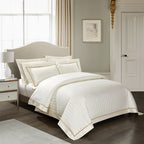 Parure de housse de couette LyraSilk en coton égyptien avec rayures décoratives