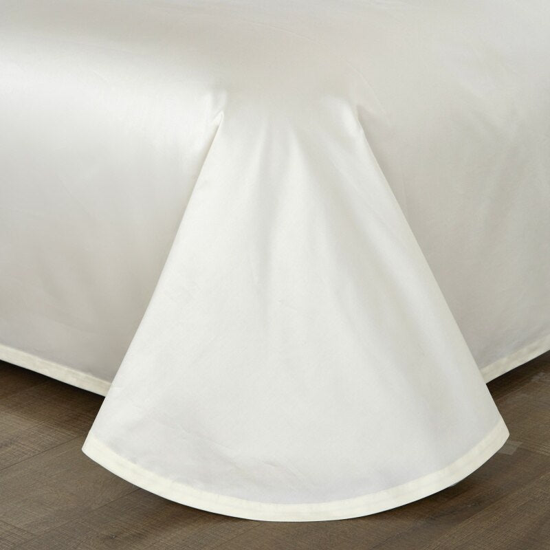 Parure de housse de couette LyraSilk en coton égyptien avec rayures décoratives