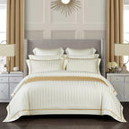 Parure de housse de couette LyraSilk en coton égyptien avec rayures décoratives