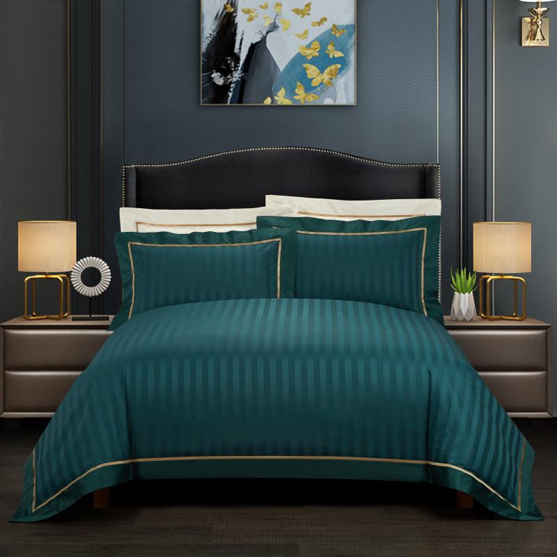 Parure de housse de couette LyraSilk en coton égyptien avec rayures décoratives