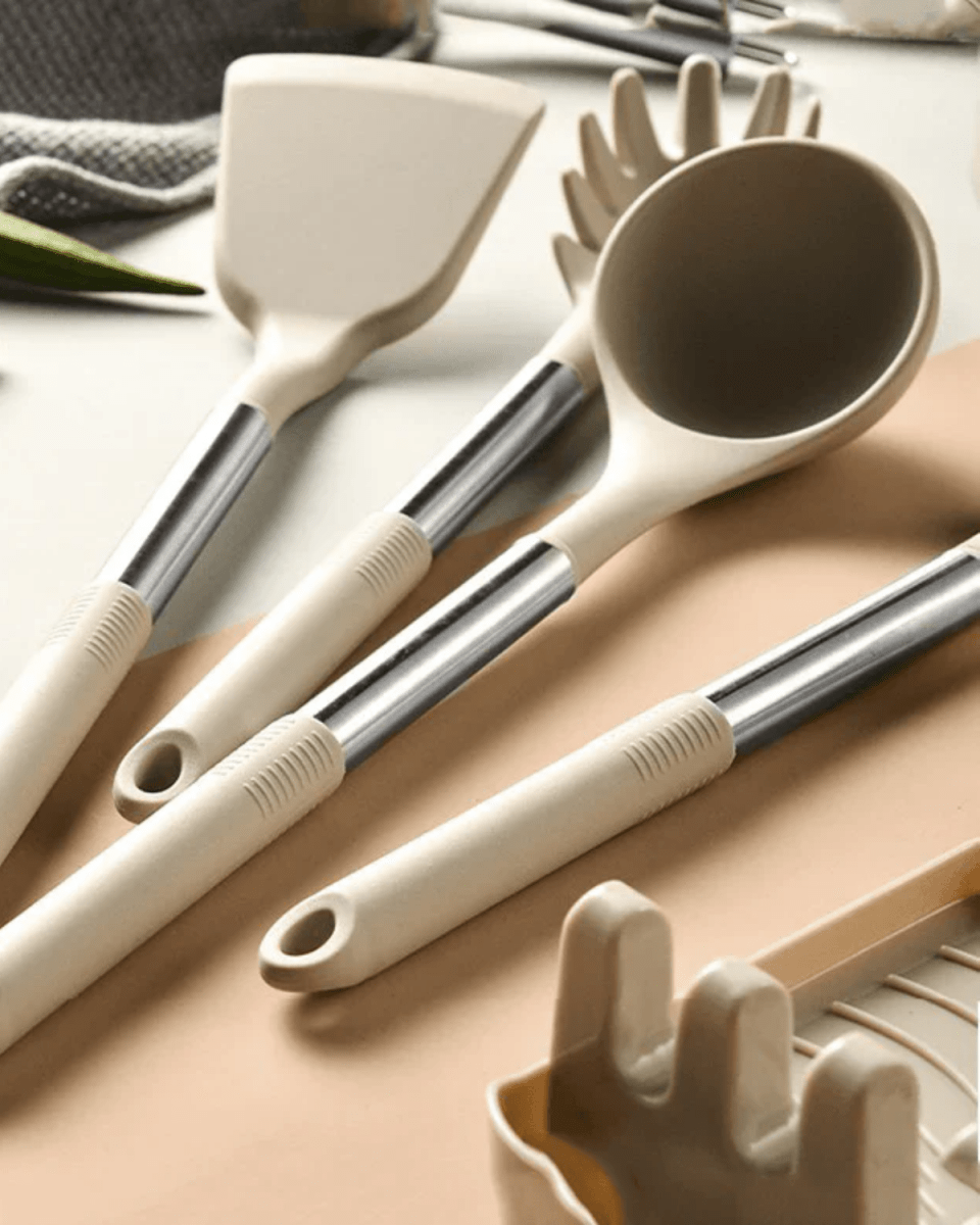 Set da cucina resistente al calore con 11 pezzi e manico effetto legno - Fioriscas