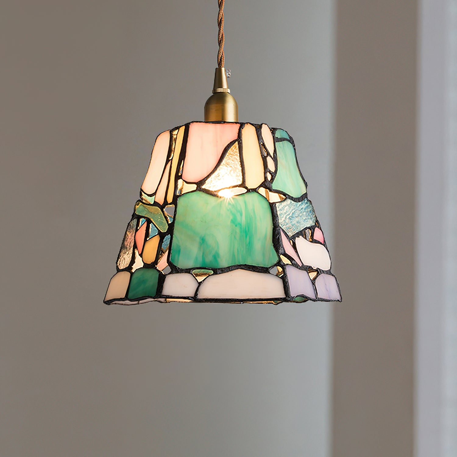 Mavine Tiffany-Style Stained Glass Pendant Light | Fioriscas