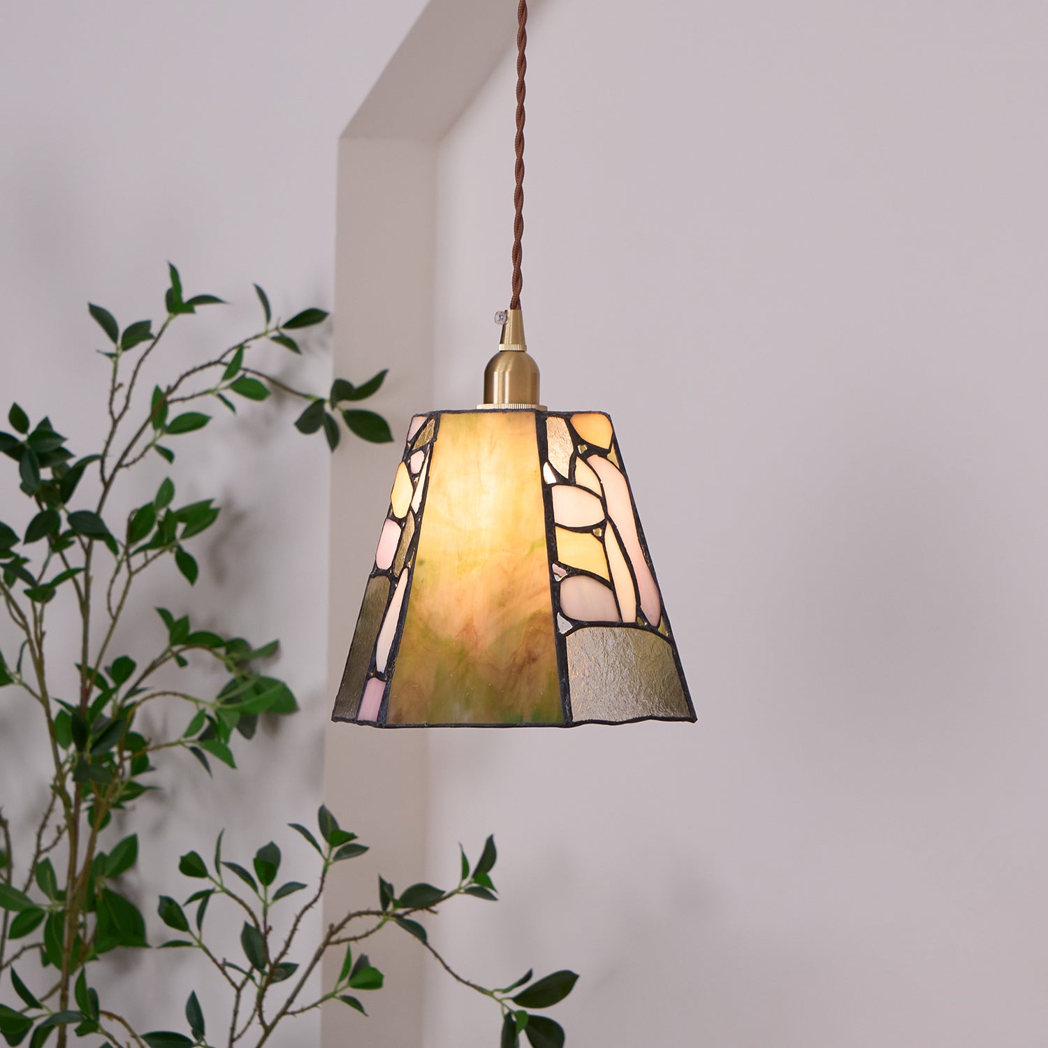 Mavine Tiffany-Style Stained Glass Pendant Light | Fioriscas
