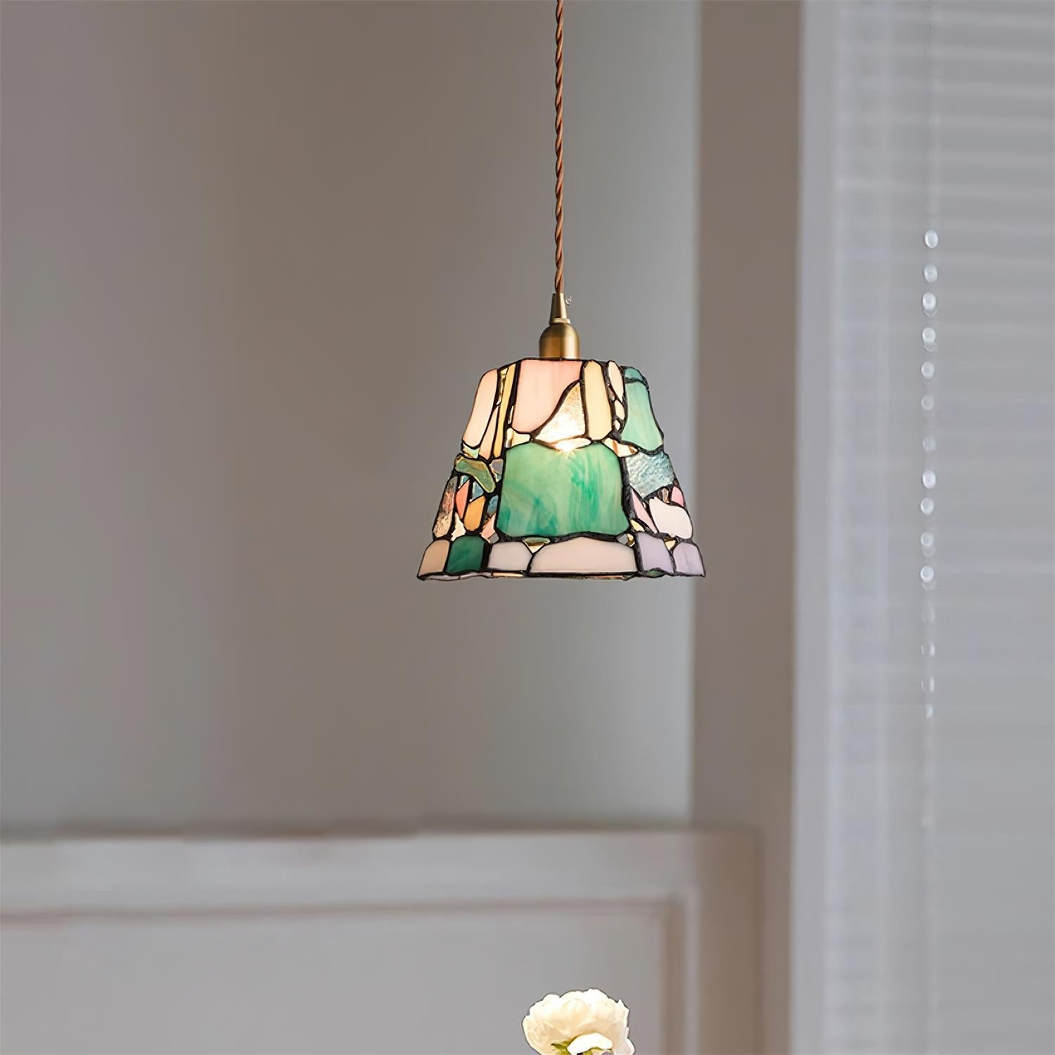 Mavine Tiffany-Style Stained Glass Pendant Light | Fioriscas