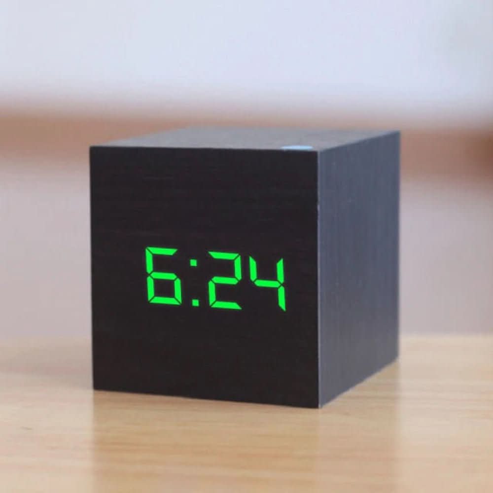 Kompakt mini LED digitális ébresztőóra stílusos szobákba - Fioriscas