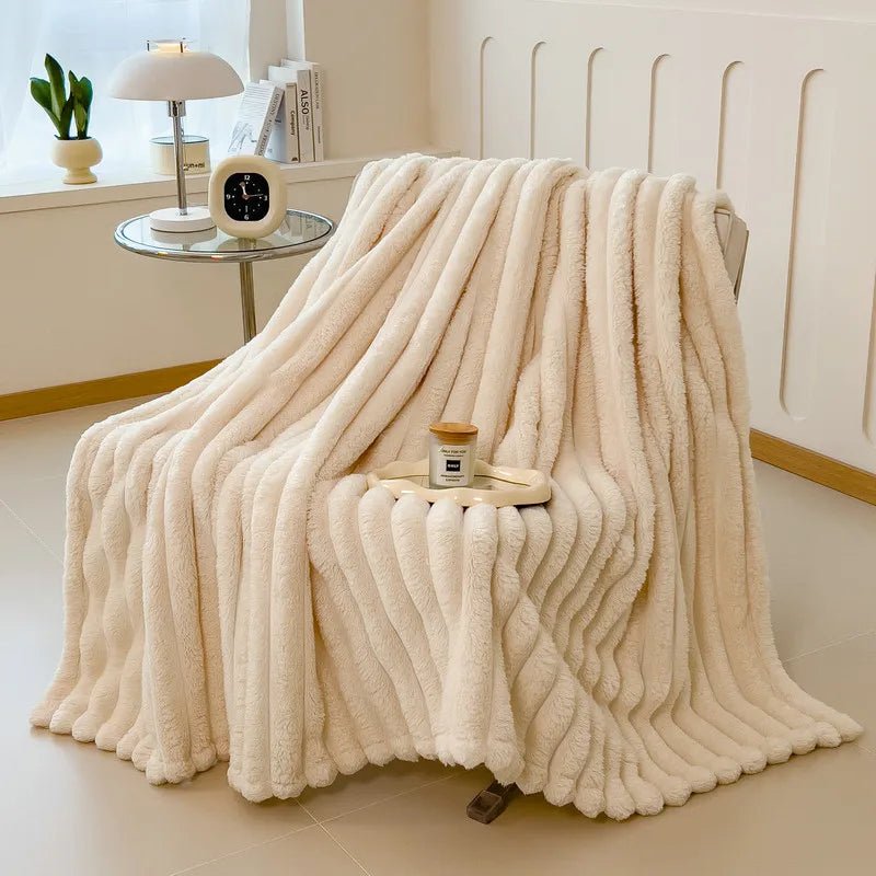 Cozy cuddle blanket made of faux rabbit fur for sofa and bed - Fioriscas