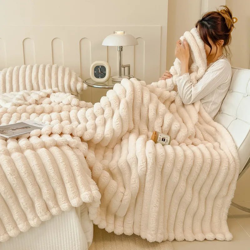 Cozy cuddle blanket made of faux rabbit fur for sofa and bed - Fioriscas