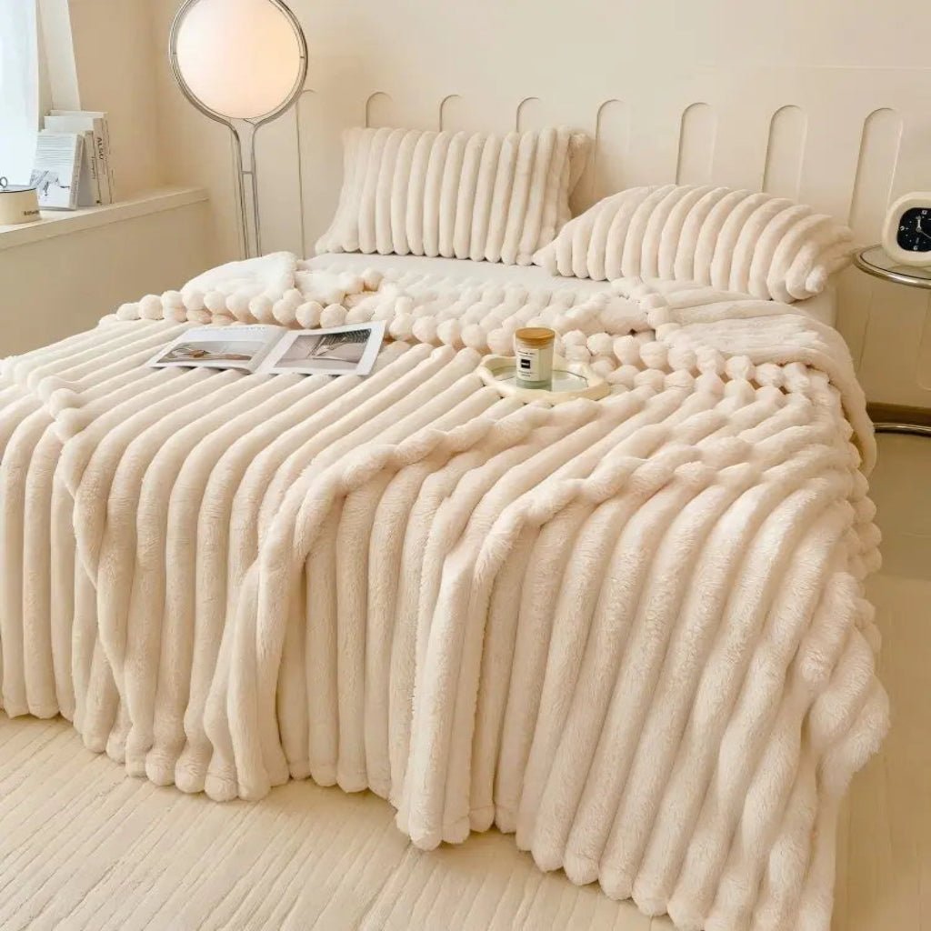 Cozy cuddle blanket made of faux rabbit fur for sofa and bed - Fioriscas