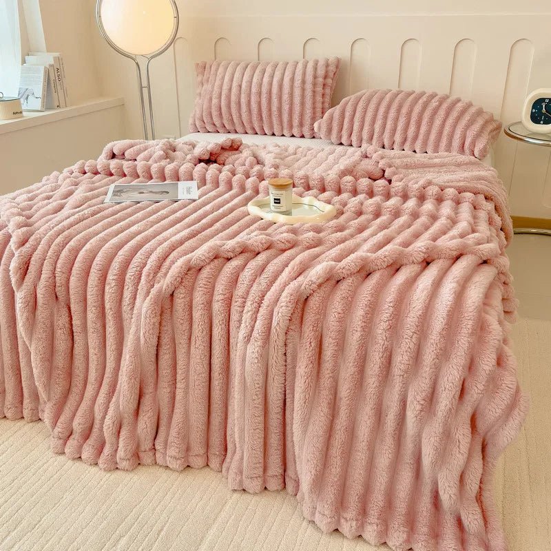 Cozy cuddle blanket made of faux rabbit fur for sofa and bed - Fioriscas