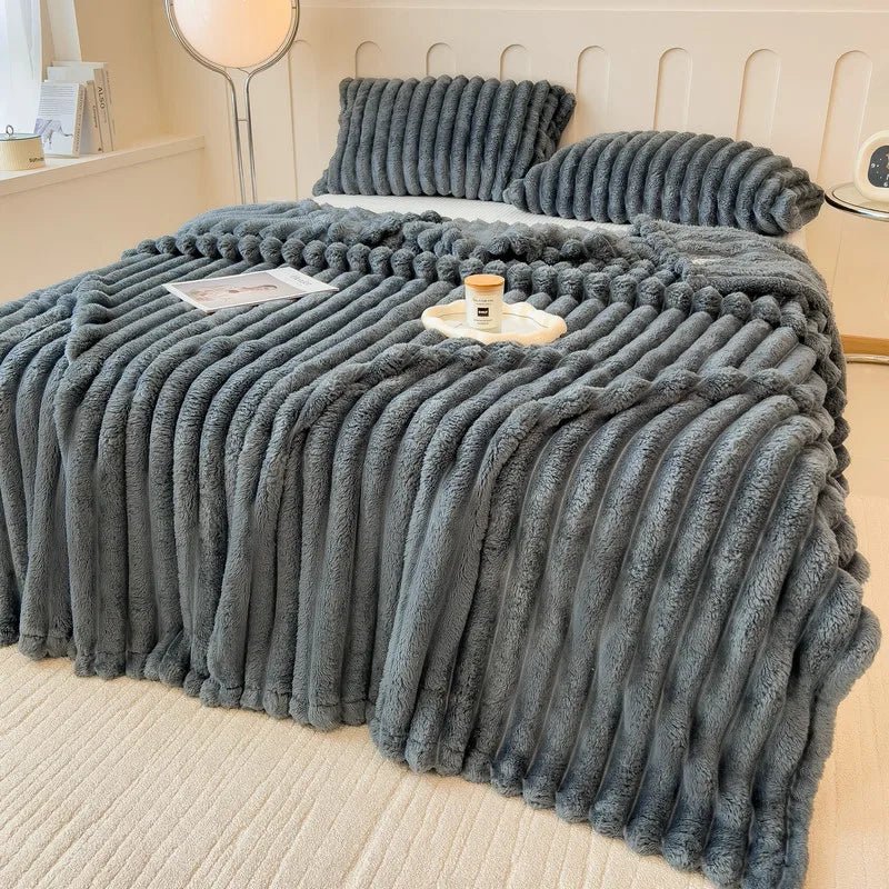 Cozy cuddle blanket made of faux rabbit fur for sofa and bed - Fioriscas