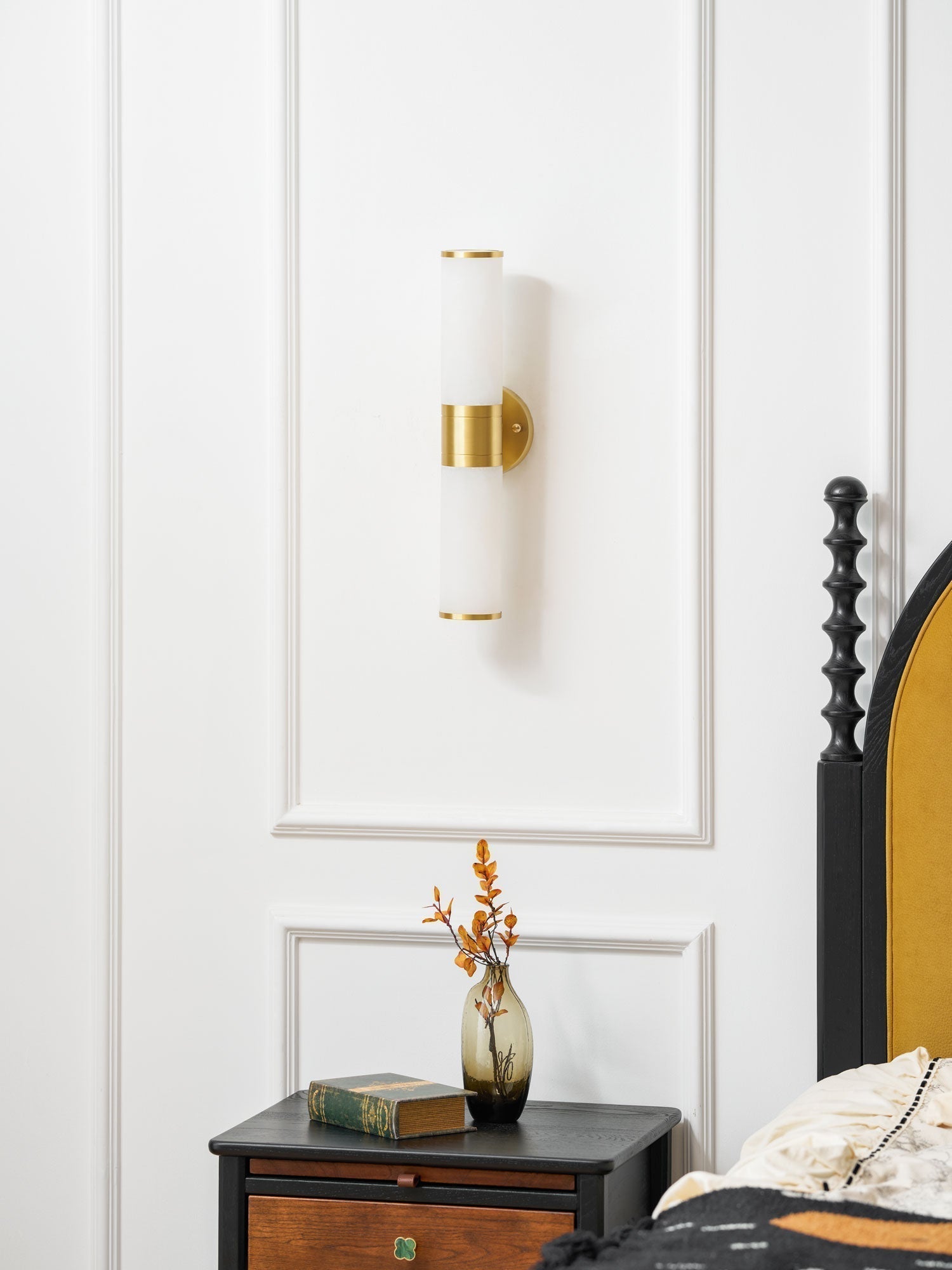 Kaia Minimalist Alabaster Wall Lamp | Fioriscas