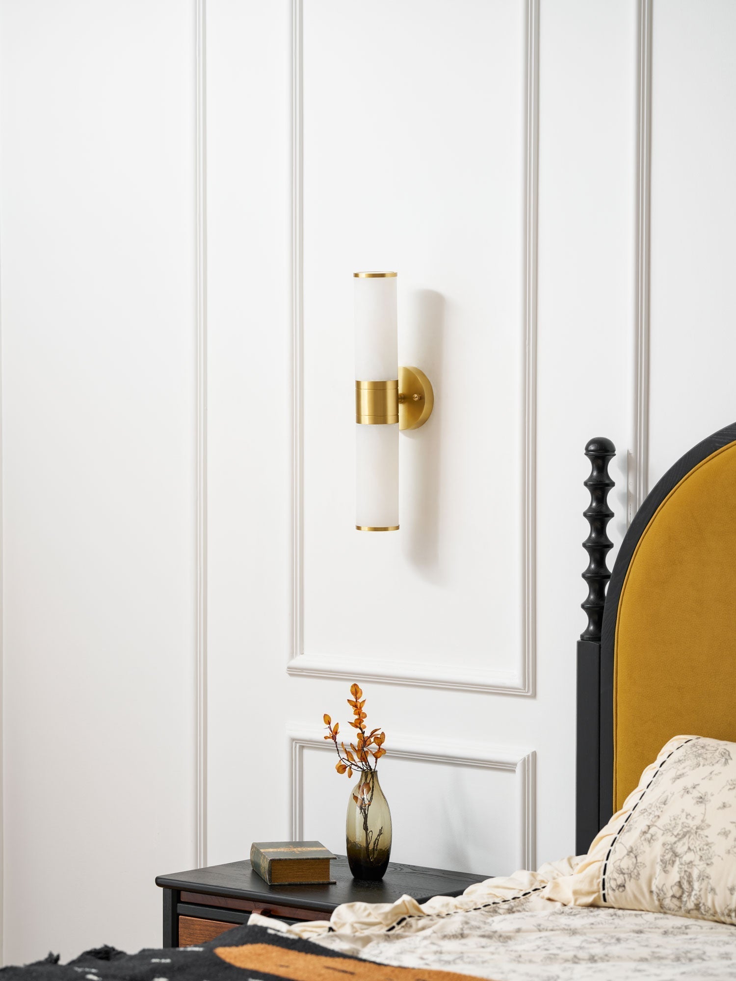 Kaia Minimalist Alabaster Wall Lamp | Fioriscas