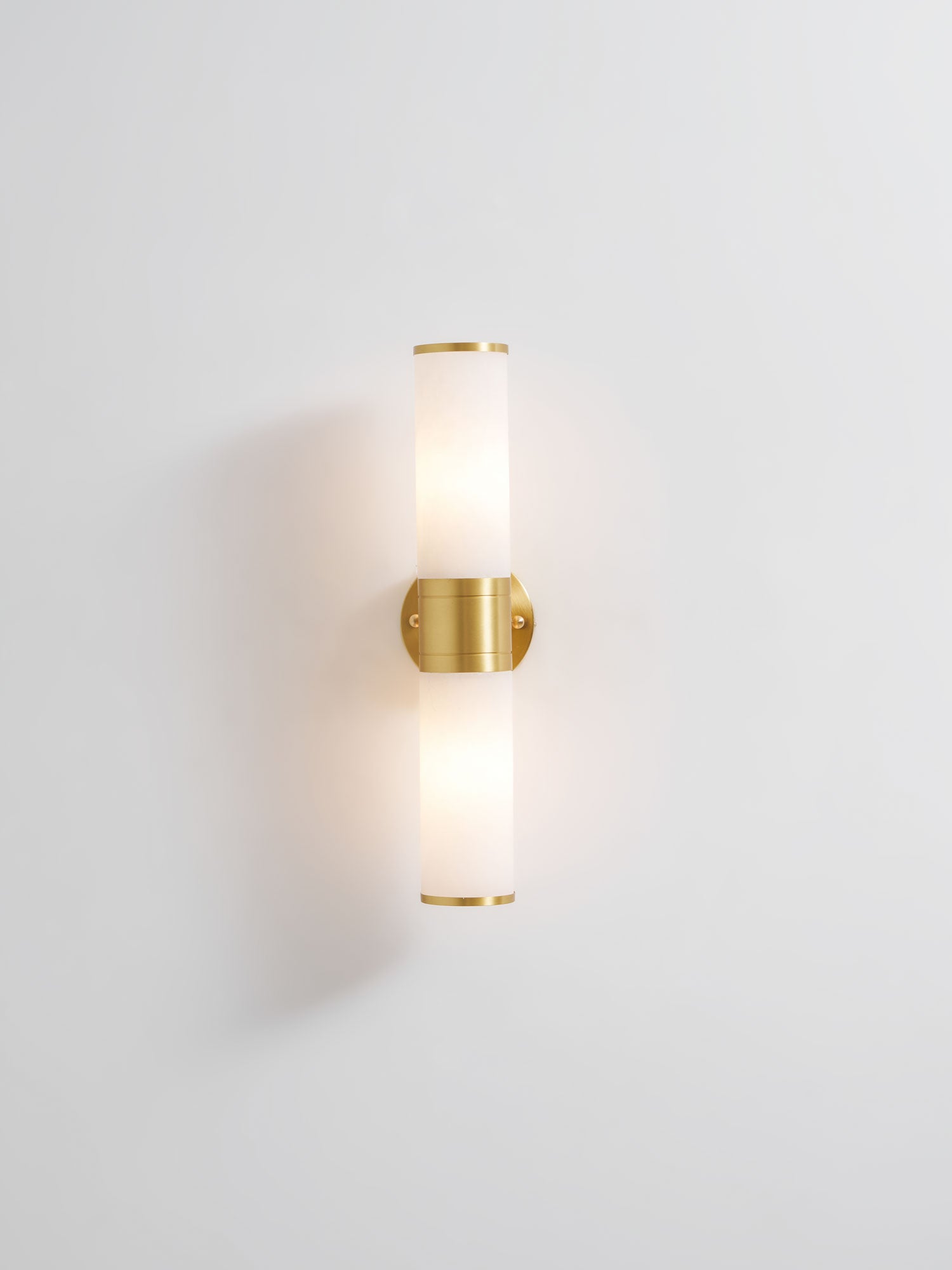 Kaia Minimalist Alabaster Wall Lamp | Fioriscas