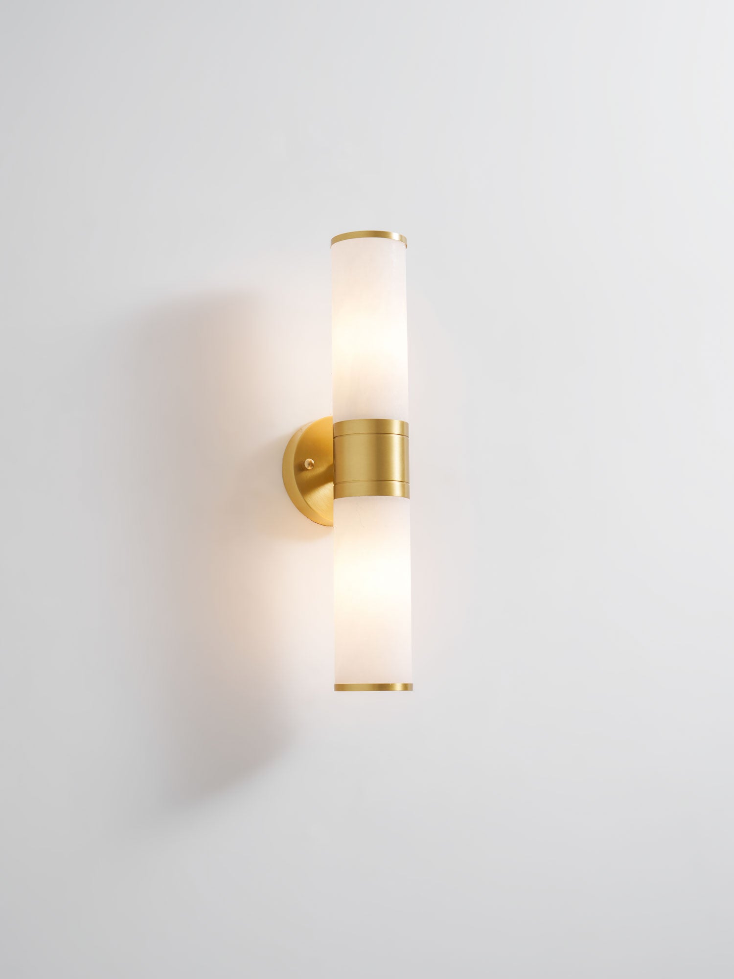 Kaia Minimalist Alabaster Wall Lamp | Fioriscas
