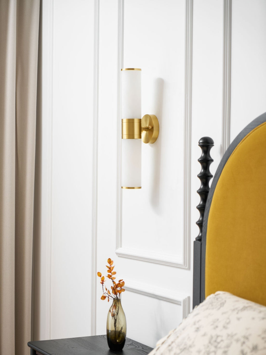 Kaia Minimalist Alabaster Wall Lamp | Fioriscas