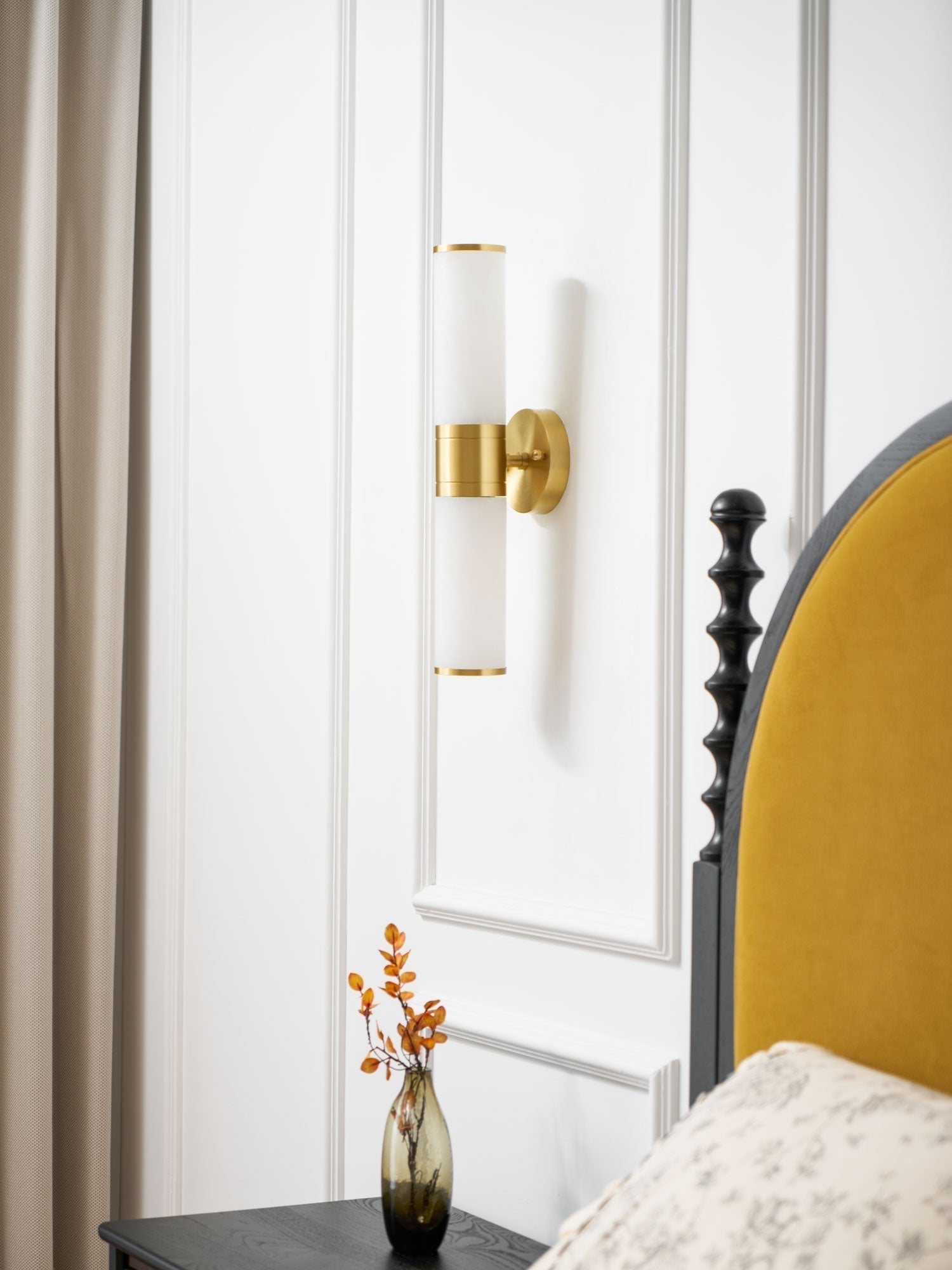 Kaia Minimalist Alabaster Wall Lamp | Fioriscas