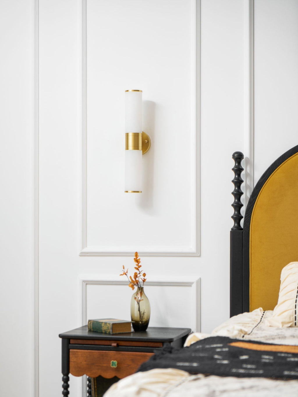 Kaia Minimalist Alabaster Wall Lamp | Fioriscas