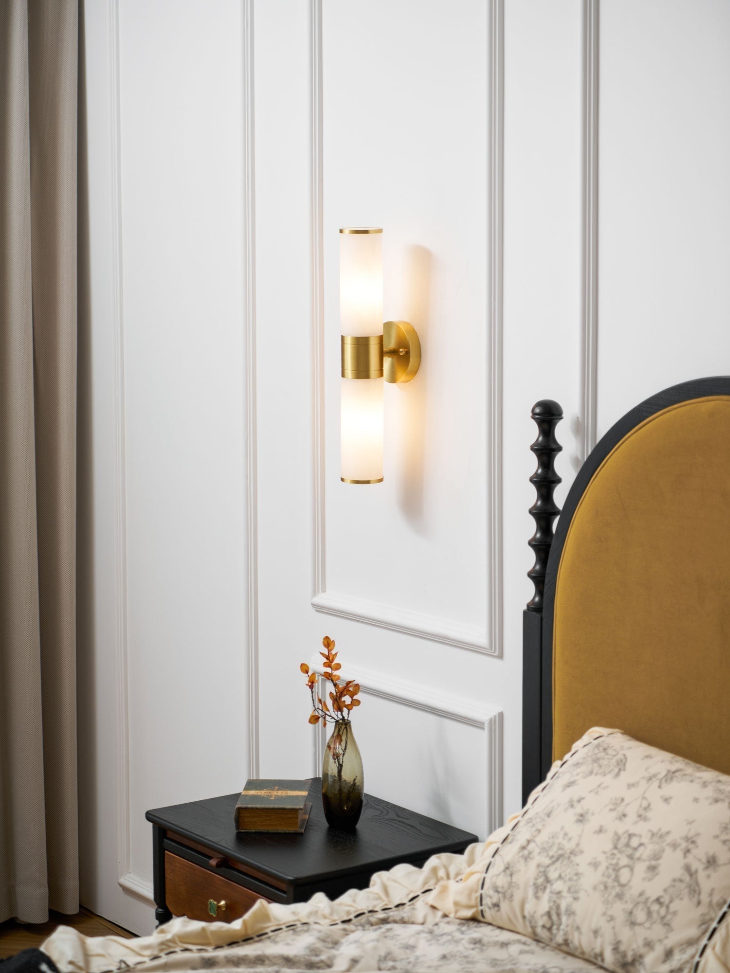 Kaia Minimalist Alabaster Wall Lamp | Fioriscas