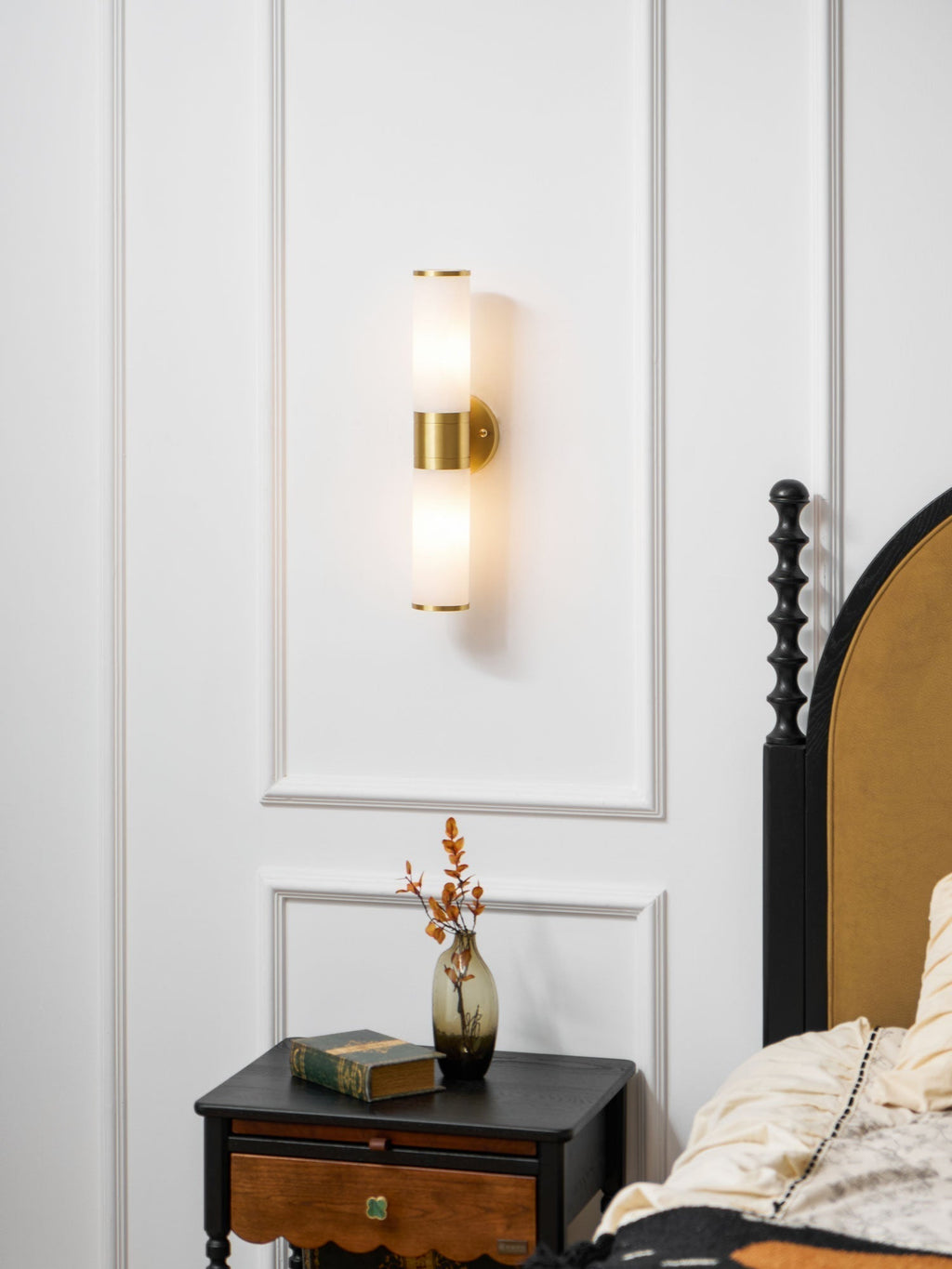 Kaia Minimalist Alabaster Wall Lamp | Fioriscas
