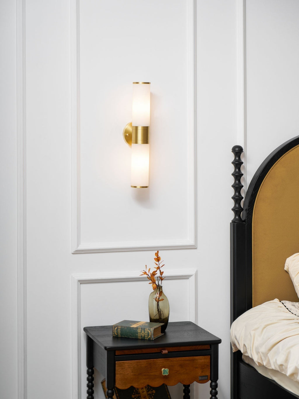 Kaia Minimalist Alabaster Wall Lamp | Fioriscas