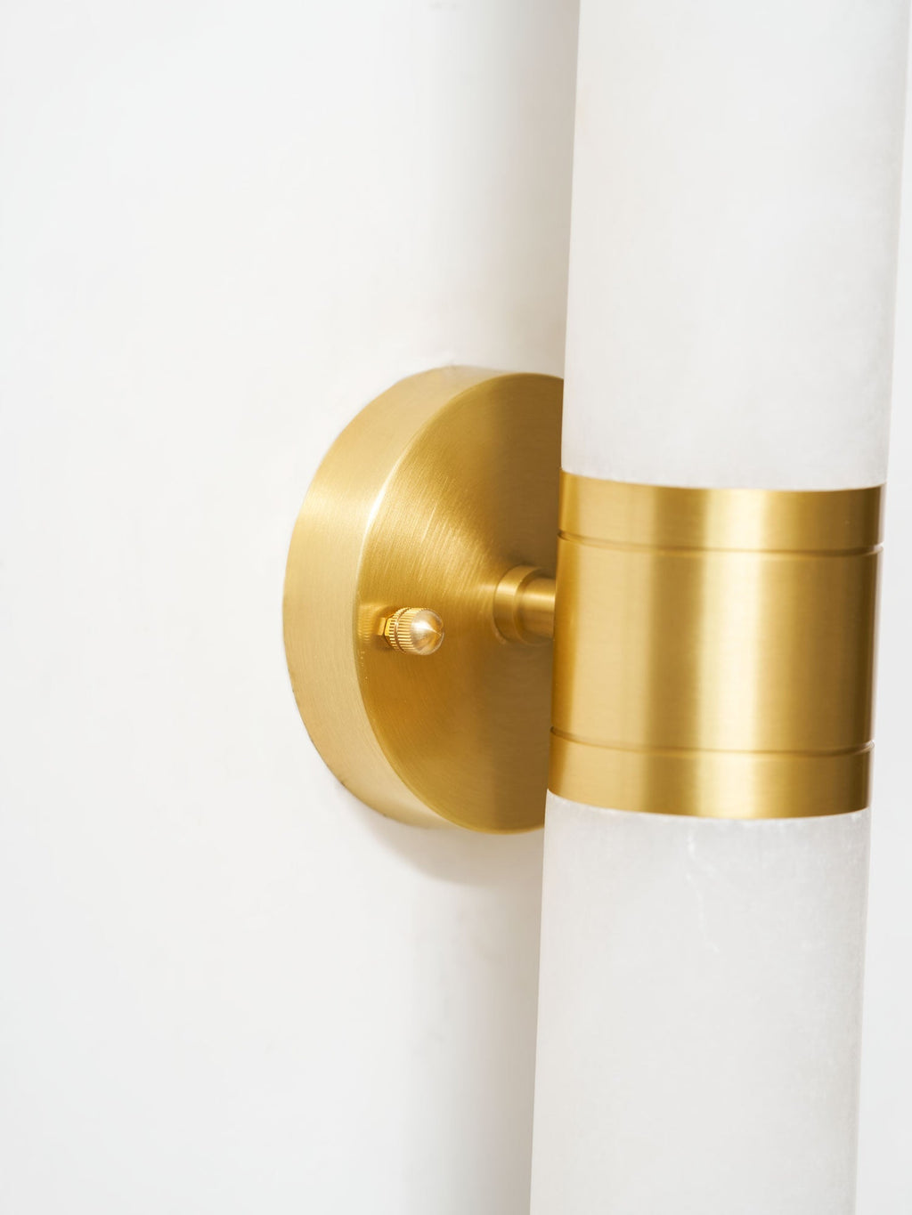 Kaia Minimalist Alabaster Wall Lamp | Fioriscas