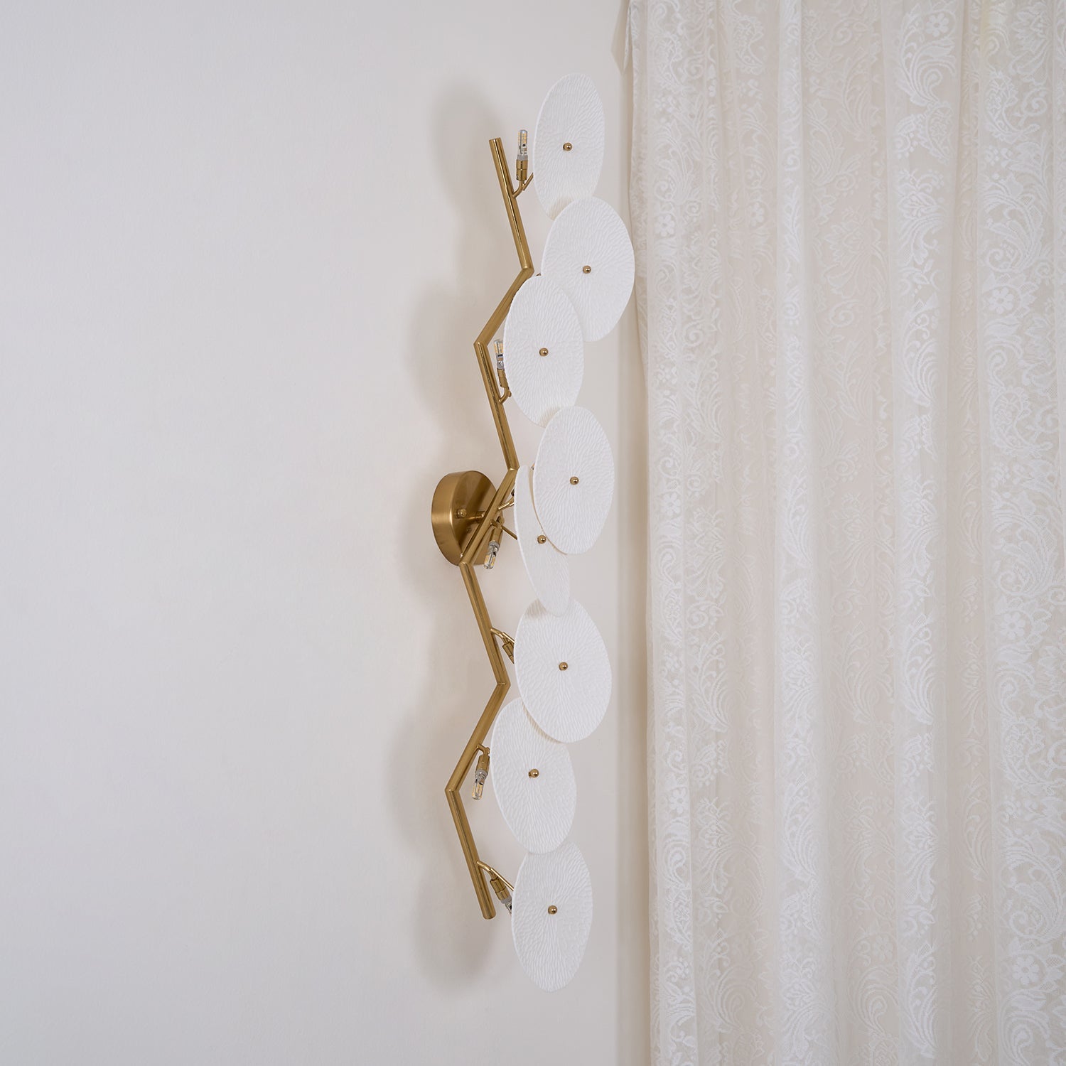 Kaivo Lotus Petal Wall Lamp | Fioriscas