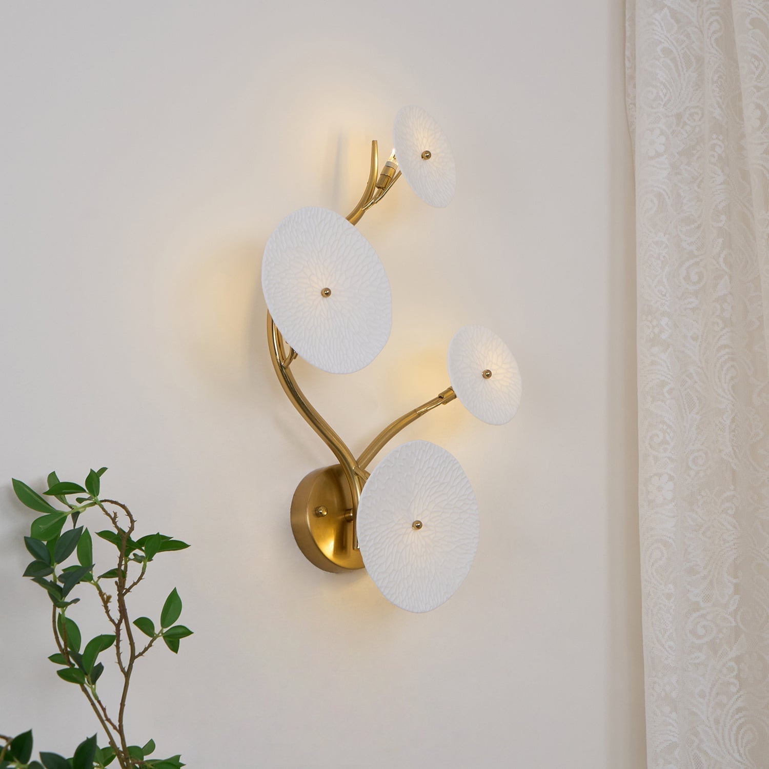 Kaivo Lotus Petal Wall Lamp | Fioriscas