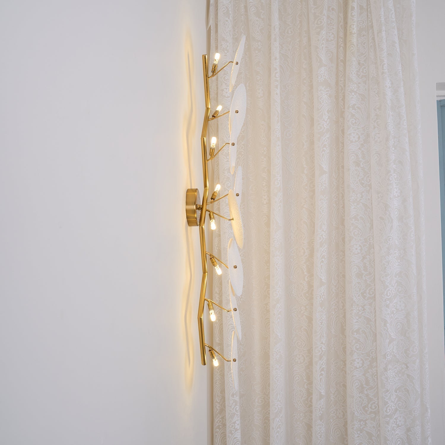 Kaivo Lotus Petal Wall Lamp | Fioriscas