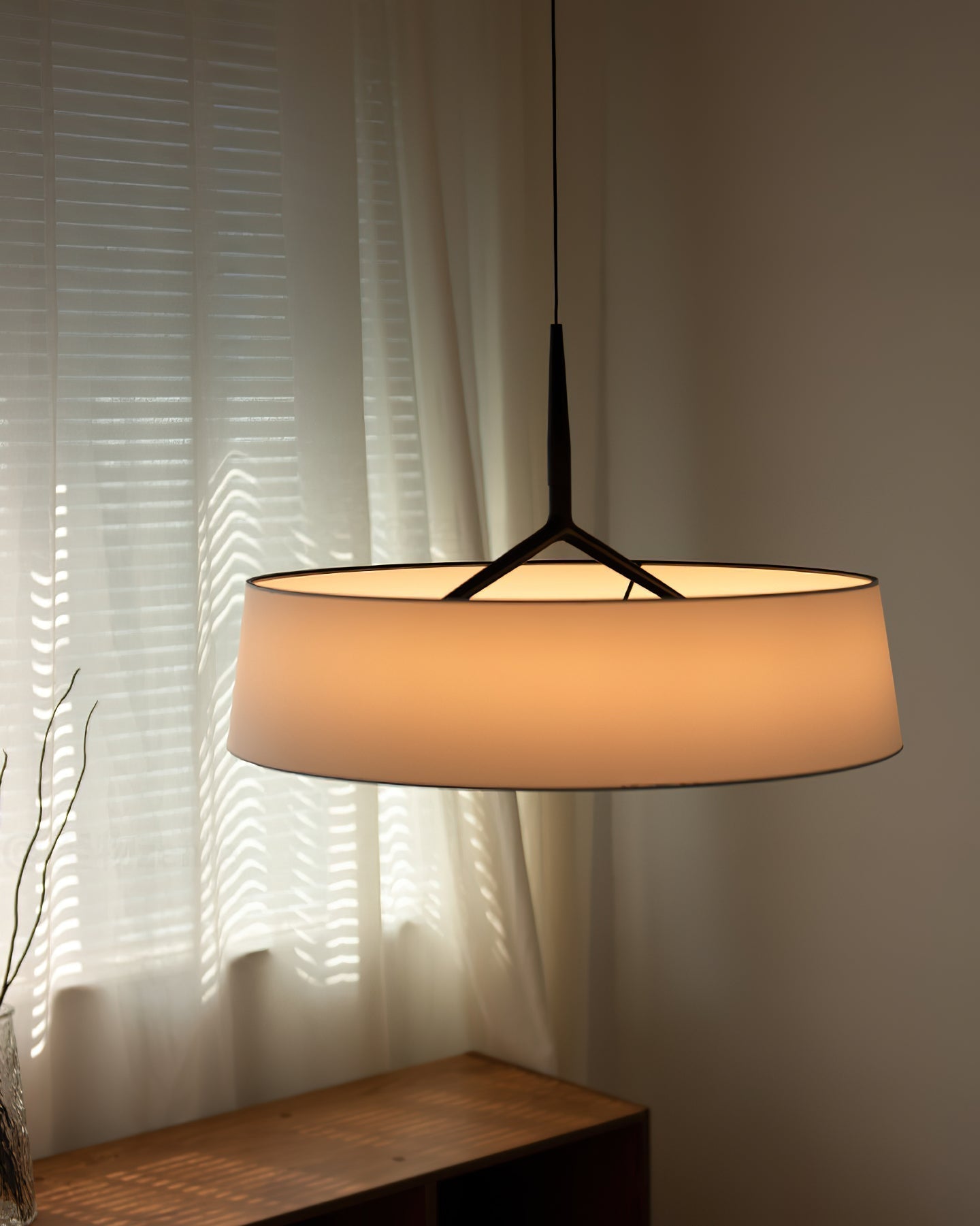 Pendant Light White Fabric Drum Black | Fioriscas