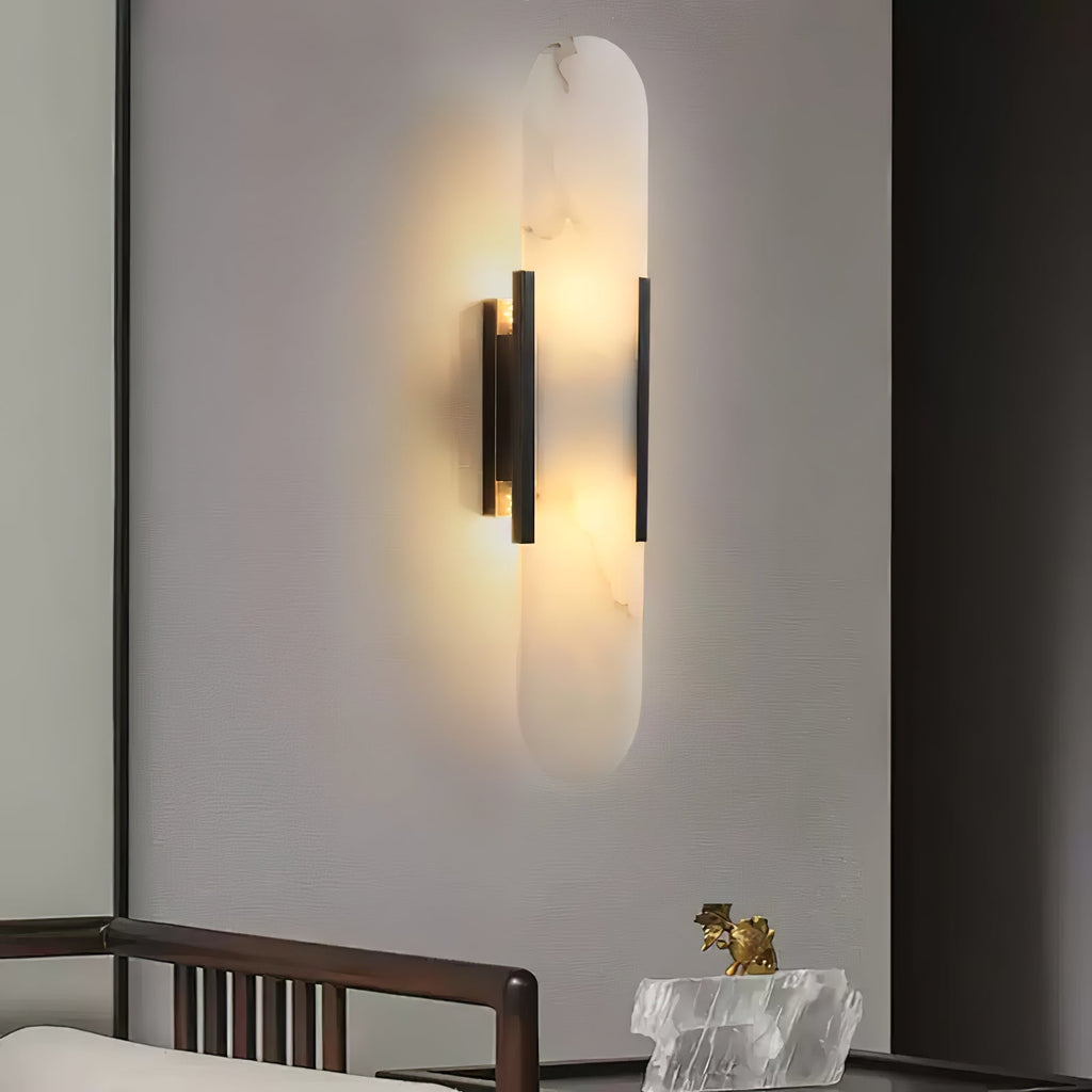 Candeeiro de parede em alabastro natural, luz quente, acabamento em latão ou cobre