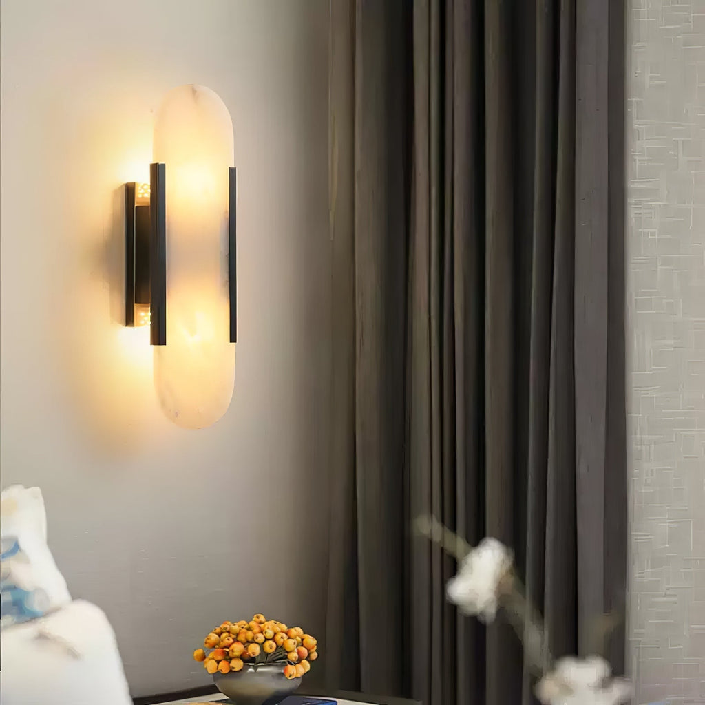 Candeeiro de parede em alabastro natural, luz quente, acabamento em latão ou cobre