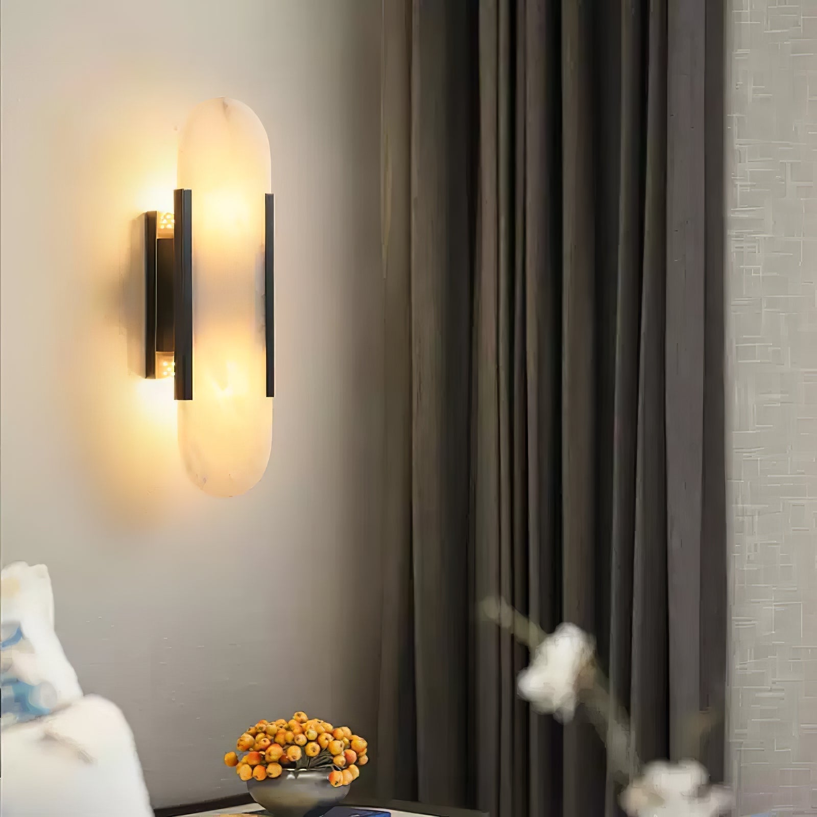 Candeeiro de parede em alabastro natural, luz quente, acabamento em latão ou cobre
